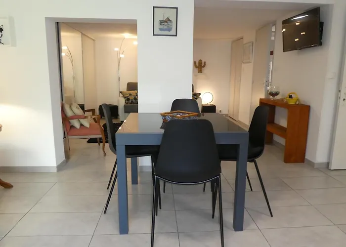 Les Platanes بيت للعطل Latresne