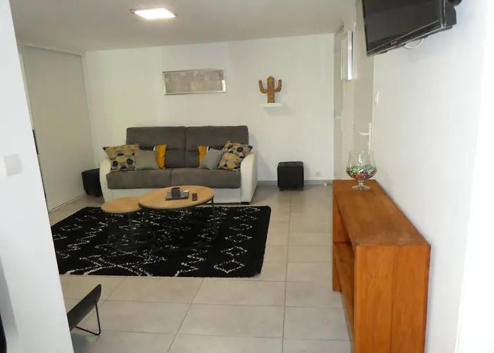 Les Platanes بيت للعطل