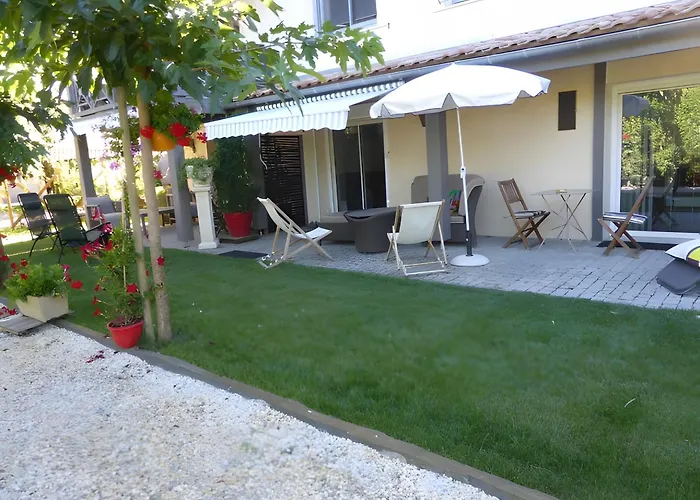 Les Platanes بيت للعطل Latresne